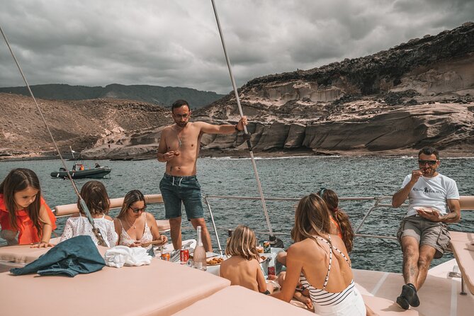 3-hour catamaran excursion along the Costa Adeje - Fañabé, Torviscas, and Mount Teide