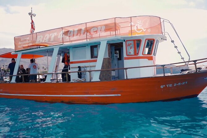 3-Hours Shared Tour to Accessible Boat en Canary Island - The bay stop and access to the sea