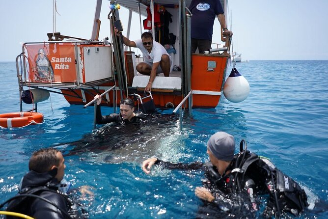 3-Hours Shared Tour to Accessible Boat en Canary Island - How the shared format affects your day
