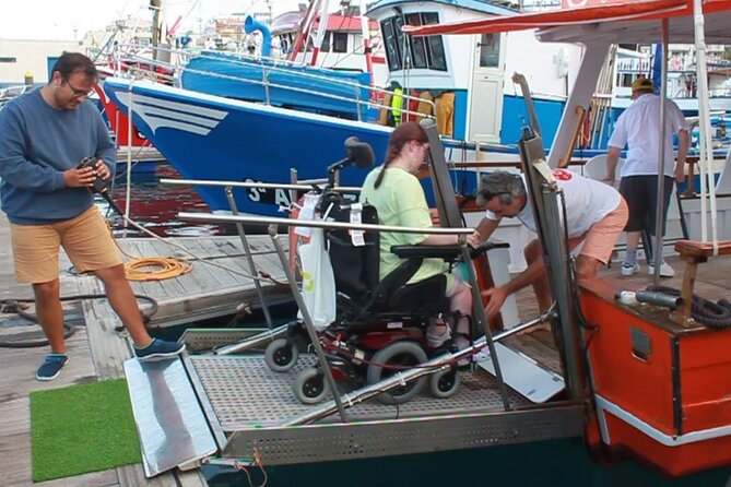 3-Hours Shared Tour to Accessible Boat en Canary Island - Looking for dolphins and marine life
