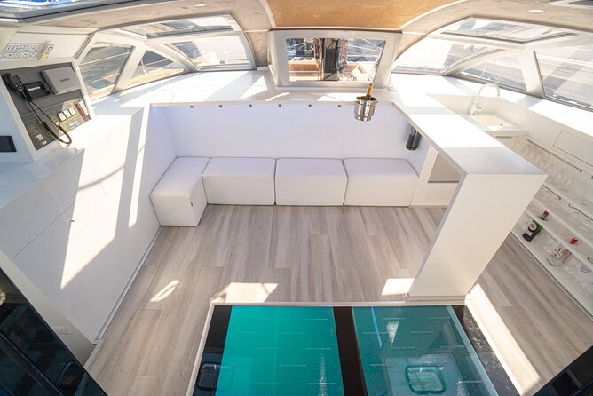 3 hrs. Whale Watching and Relaxing Chill Out Catamaran with glass floor - Returning along Tenerife’s west coast