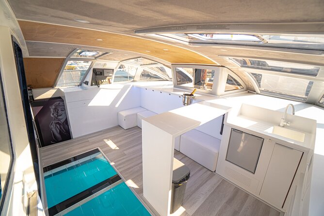 3 hrs. Whale Watching and Relaxing Chill Out Catamaran with glass floor - A southwest bay for 30 to 45 minutes