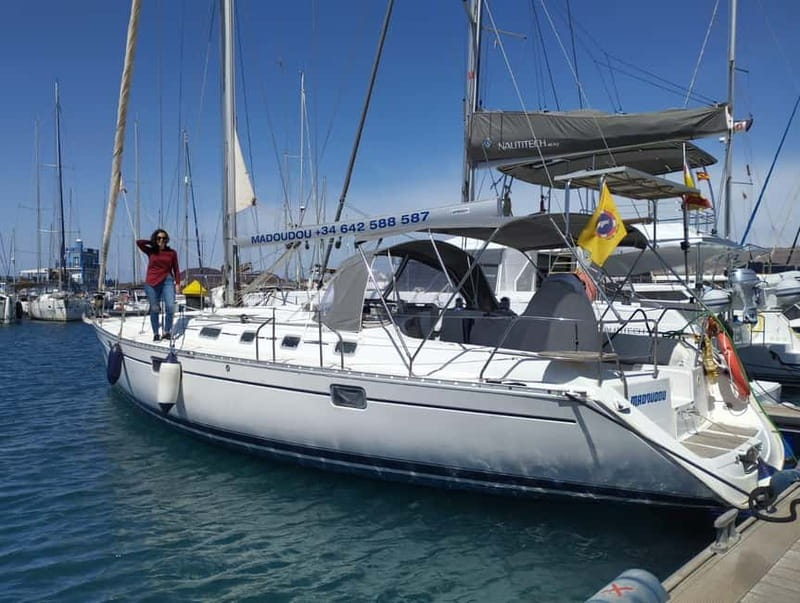 3h Whale Watching Private tour Beneteau Oceanis 440 - Setting sail from Puerto Colón