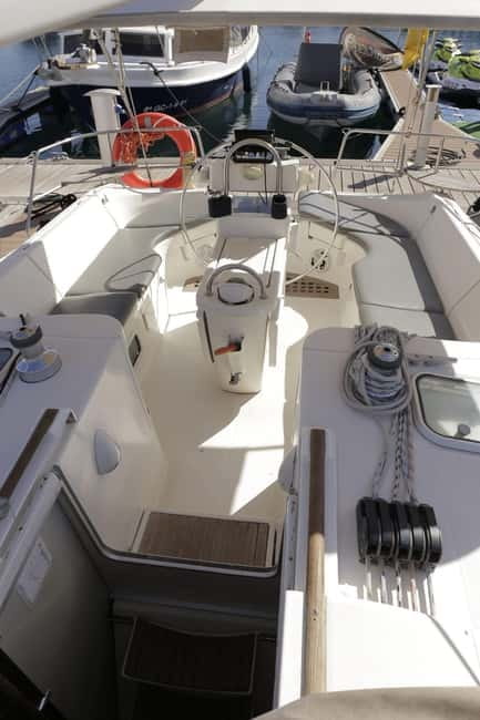 3h Whale Watching Share Tour Beneteau Oceanis 440 - One hour searching for pilot whales and dolphins