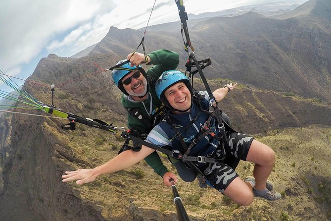 Acro Paragliding Adventure in Costa Adeje with FREE Pickup !! - The acrobatic section with wingovers and spirals