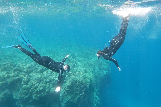 Boat Excursion to visit underwater lava tongues - Why the small group changes the feel