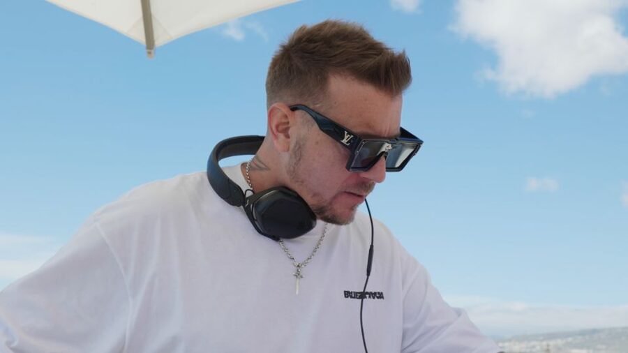Costa Adeje: Tenerife Monkey Beach Club Utopia Pool Party - Music, dancers, and live performers