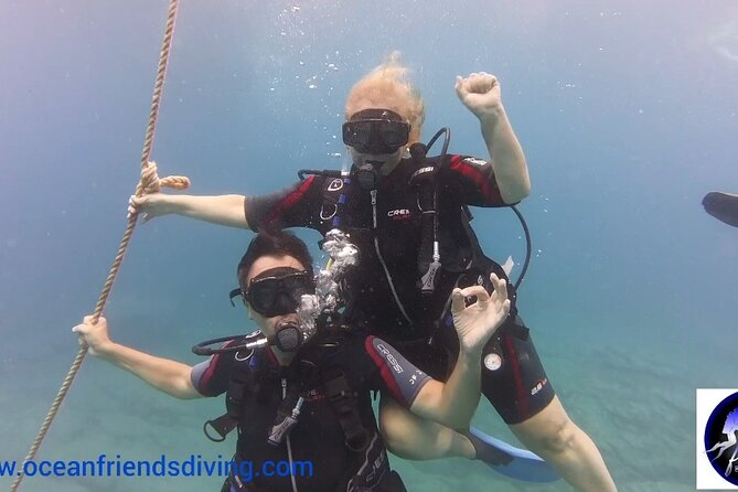 Discover Scuba Diving, free pictures included - Calm shallow water gives you time to settle in