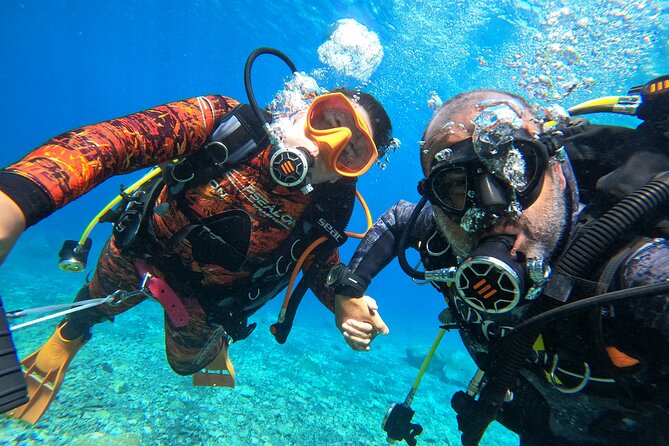 Discover Scuba Diving in Tenerife - Getting comfortable before entering La Caleta bay