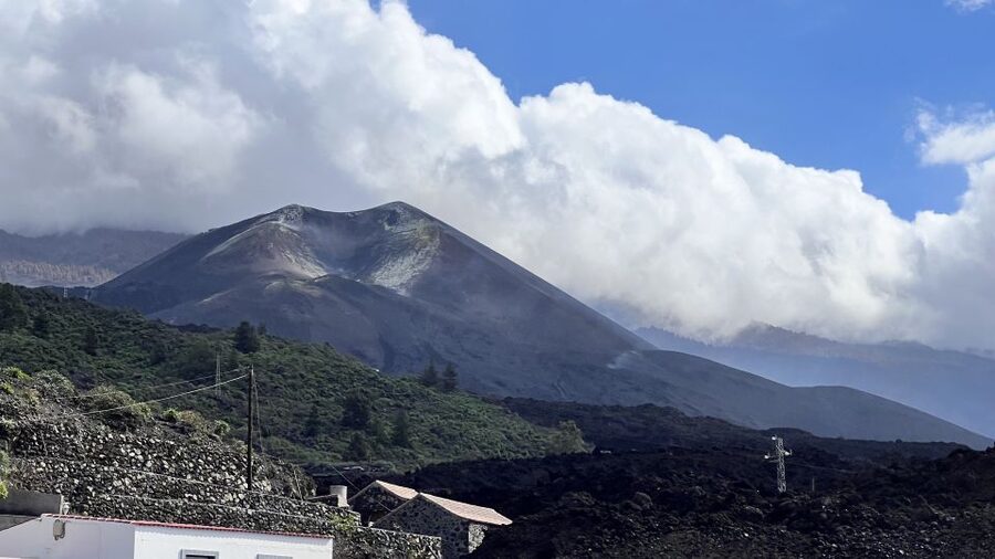 From Tenerife: Day Trip to La Palma Volcanic Landscapes - Mirador de la Concepción and the view into Caldereta