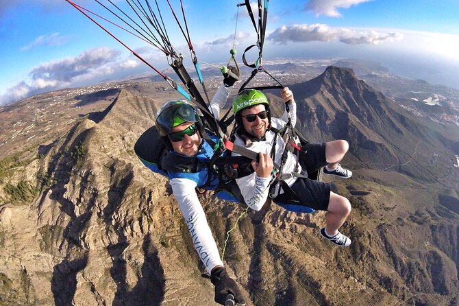 GOLD paragliding flight including videos/photos, t-shirt and a bottle of Cava - Key points to know before you book