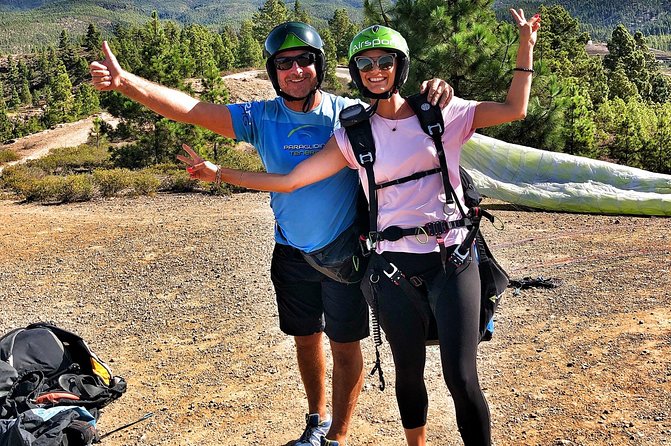 GOLD paragliding flight including videos/photos, t-shirt and a bottle of Cava - Flying toward La Caleta beach