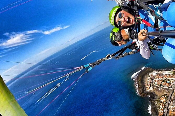 GOLD paragliding flight including videos/photos, t-shirt and a bottle of Cava - Booking details that matter in Tenerife