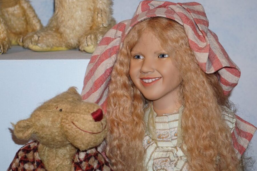 Icod de los Vinos: ARTlandya Doll World Entry Ticket & Tour - Beginning with the garden and the Teide view
