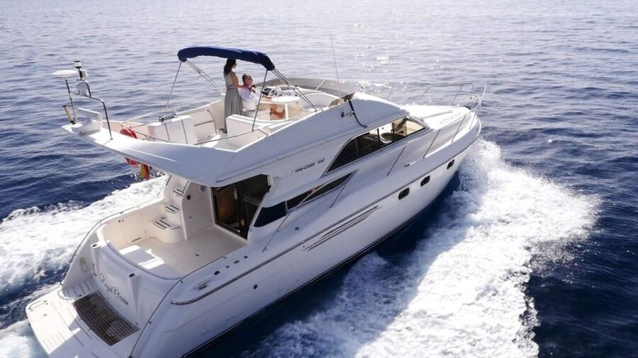 Las Galletas: Private Luxury Yacht Cruise with Lunch - Lunch, snorkeling, and a bay stop