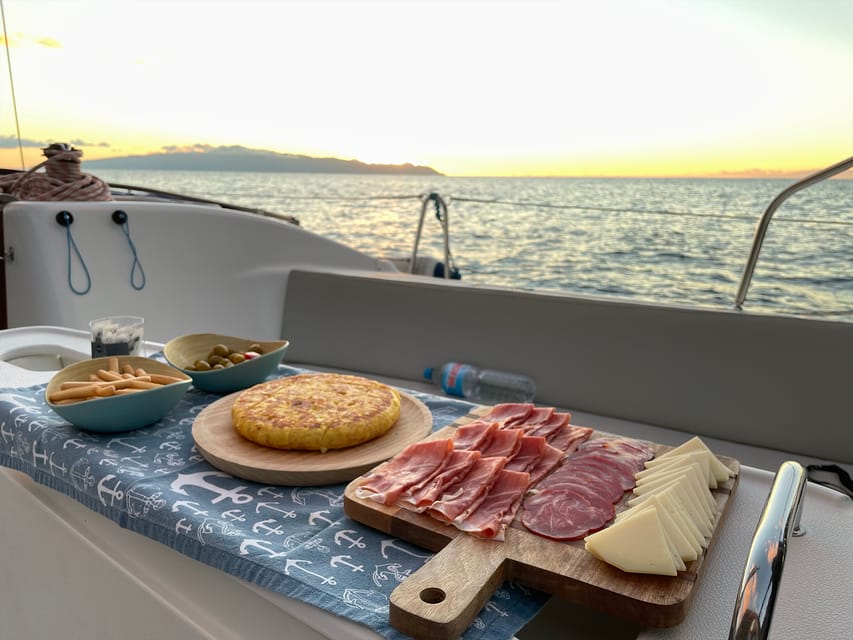 Los Gigantes: Private Sailing Tour with Swim, Drink, & Tapas - A clean yacht and a relaxed pace