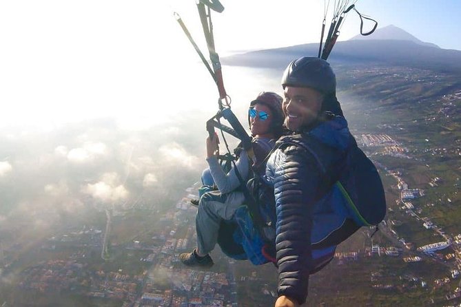 Paragliding 1000 Meters - Reading Tenerife from the sky