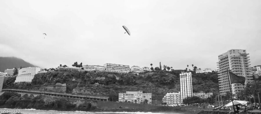 Paragliding in Puerto de la Cruz - Two views of Tenerife from the air