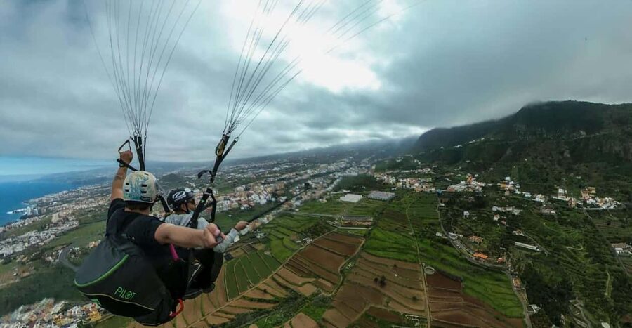 Paragliding in Puerto de la Cruz - Meeting at Plaza Rotonda Aceviño