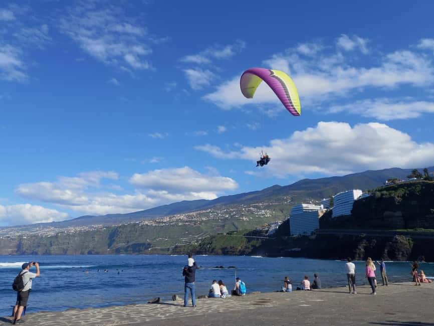 Paragliding in Puerto de la Cruz: start from 2200m high - The first minutes in the air