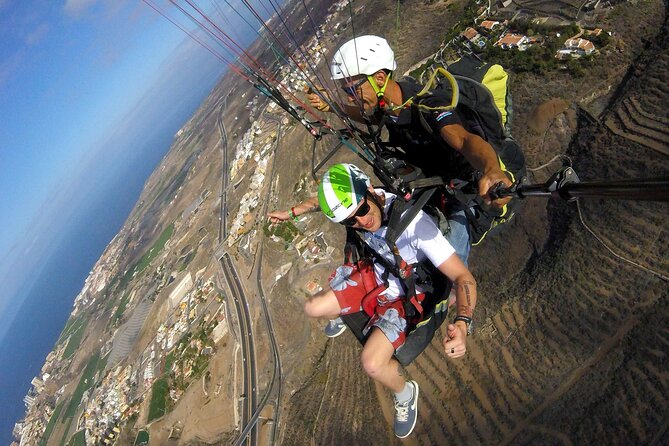 Paragliding Tandem Flight in Tenerife South ¡HOLA! - The 15 to 20 minutes in the air