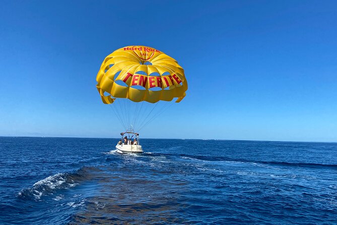 Parasailing flights on the coast of Adeje in Tenerife - Taking off from Puerto Colón