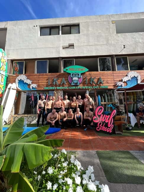 Playa de las Americas: lezione di surf con tutto incluso - The beach lesson before the water