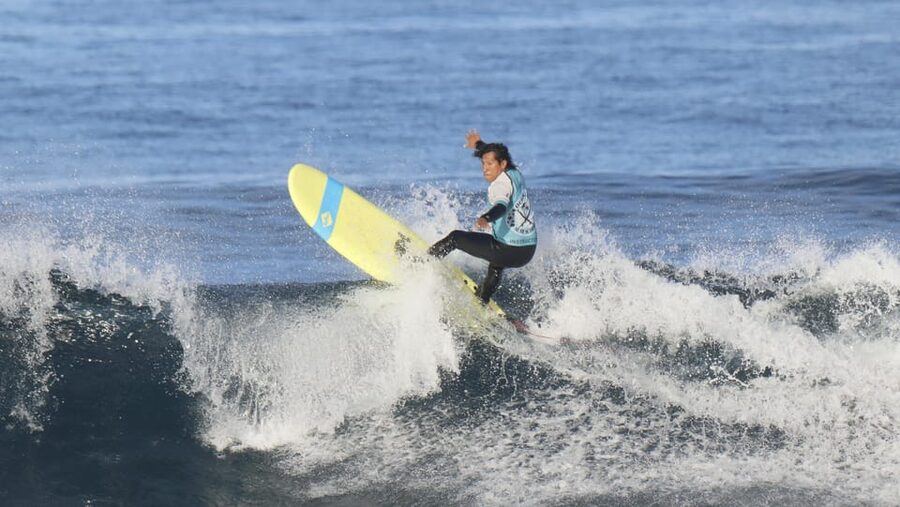 Playa de Las Americas: Surfing Group Lesson with equipment - Learning the pop-up before entering the sea
