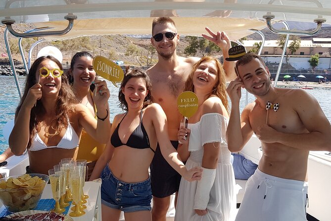 Private boat tour - A short stop at El Puertito de Armenime