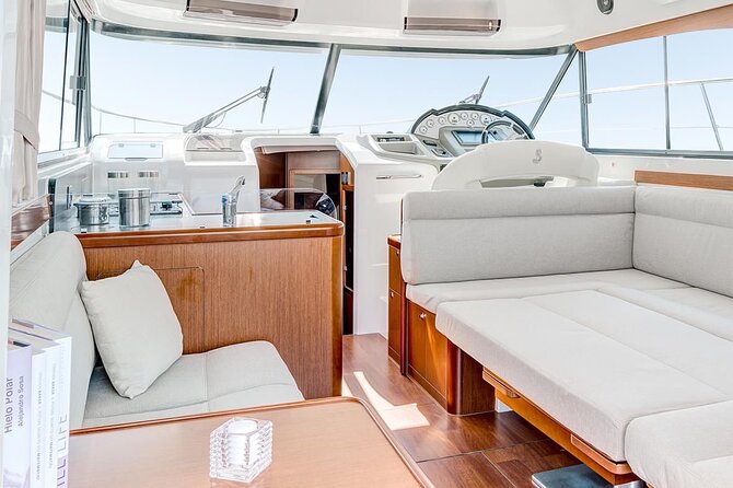 Private Luxury Motor Boat 2, 3 and 4 Hour Charters - Two hours: a quick taste of the Atlantic