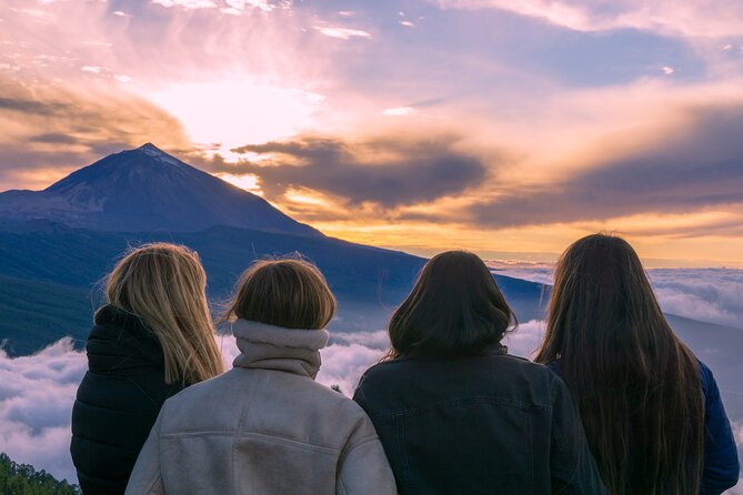 Private nature and culture tour of Teide and northern Tenerife - Mirador de Chipeque begins the climb