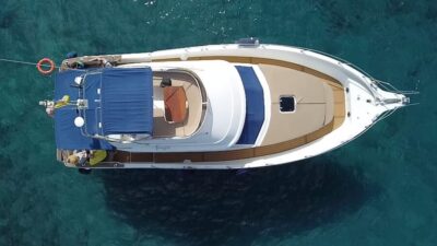 Shared/private boat trip with snack & Drinks