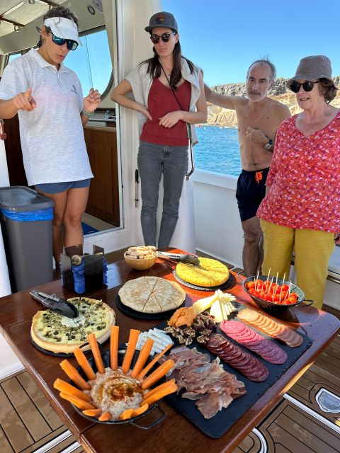 Puerto Colon : Shared/private boat trip with snack & Drinks - Who will enjoy this yacht trip most