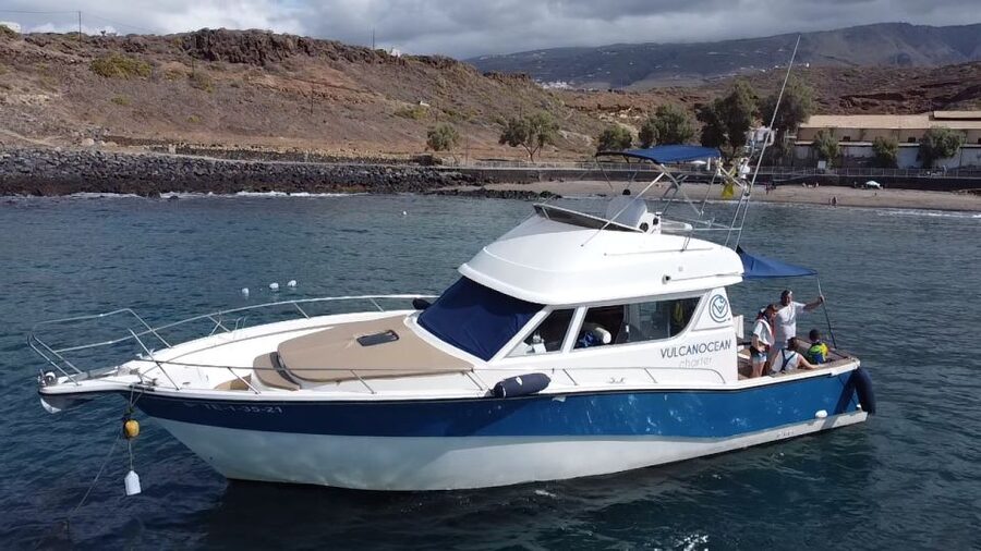 Puerto Colon : Shared/private boat trip with snack & Drinks - Small-group comfort versus a big excursion boat