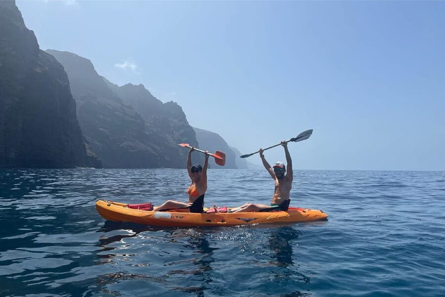 Punta de Teno: Kayak Safari overlooking Los Gigantes Cliffs - Launching with the supplied kayak equipment