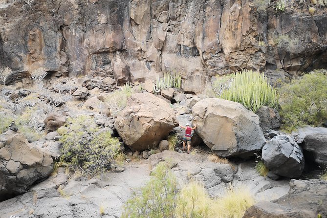Rock climbing in natural space. - Walking into Barranco del Rey