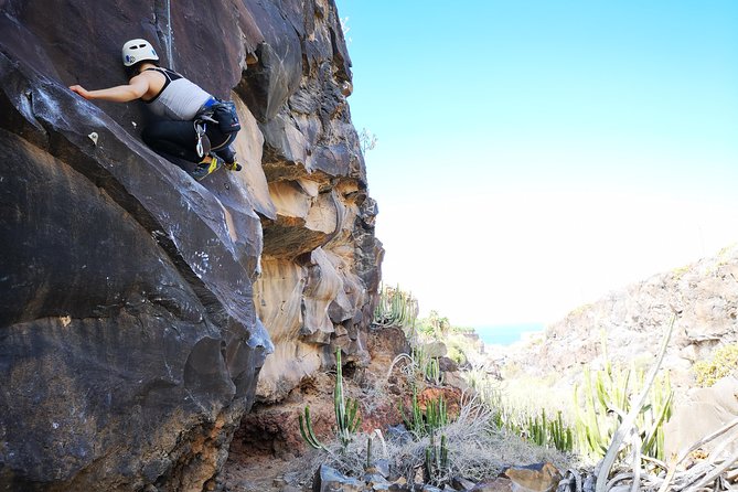 Rock climbing in natural space. - What three hours really gives you
