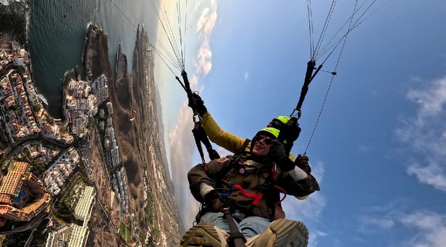 Santa Cruz de Tenerife: Acrobatic Paragliding Flight - Tight turns, spirals, and dizzying descents