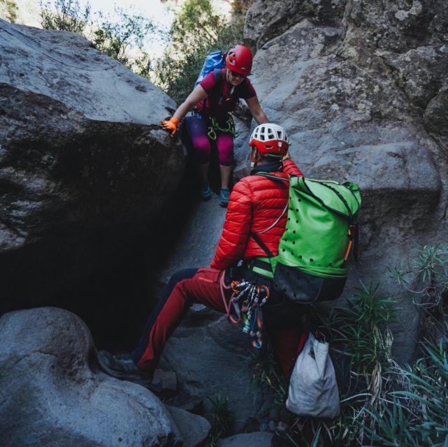 Santa Cruz de Tenerife: Vilaflor Canyoning Tour - A dry canyon with real rock and changing techniques