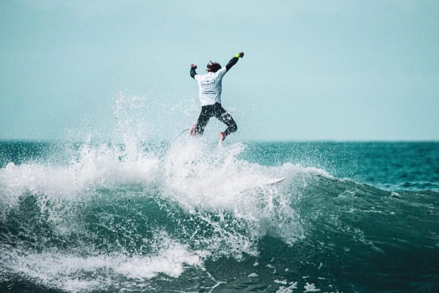 Surf class in Tenerife South - Why the small group of six matters