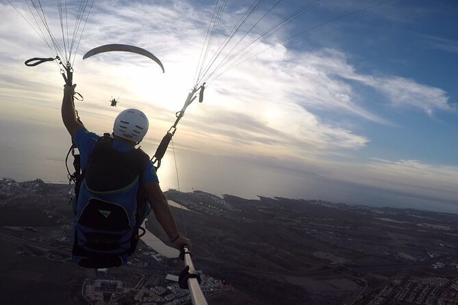 Tandem Paragliding Flight in Costa Adeje from 1100m - The approach to La Enramada beach