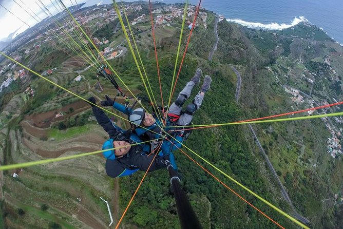 Tandem Paragliding Flight in South Tenerife - Getting ready with the Brisa flying team