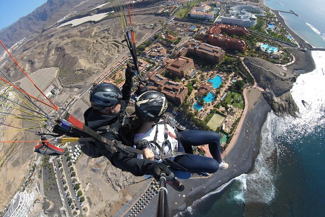 Tandem Paragliding Flight over Tenerife - Who will enjoy this most?