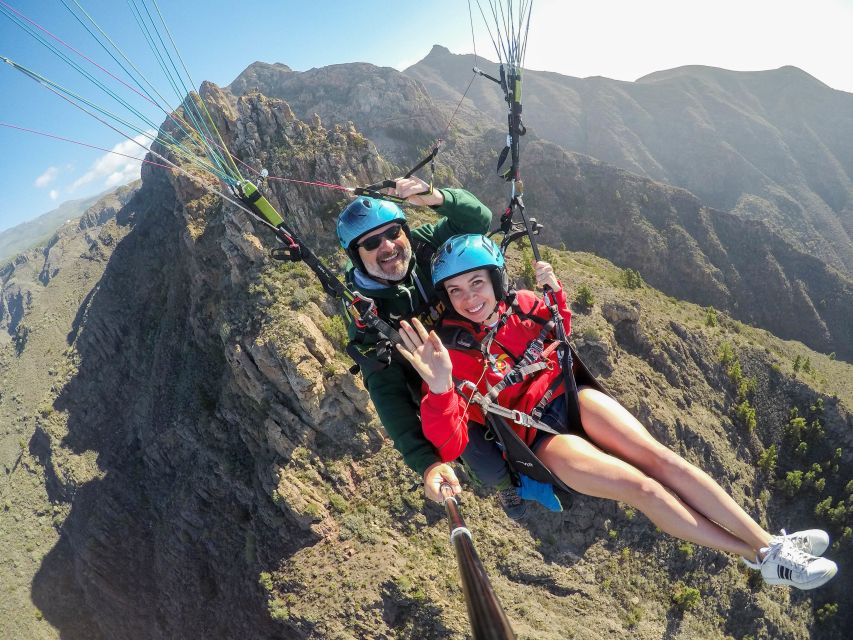 Tenerife: Acrobatic Paragliding Tandem Flight - Takeoff: a short burst of teamwork
