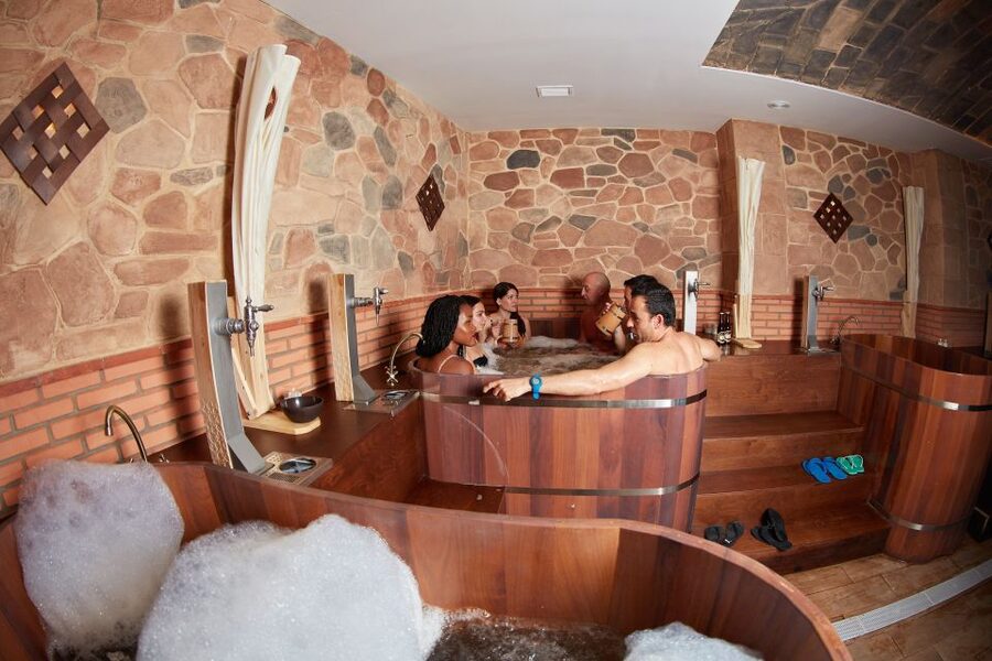 Tenerife: Beer Spa Experience with Tastings and Snacks - The Wooden Jacuzzi Comes First
