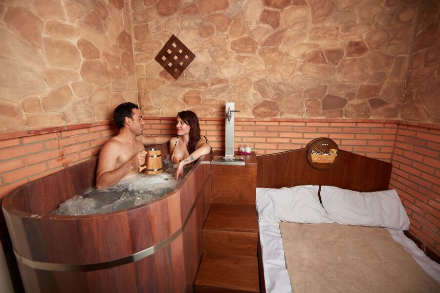 Tenerife: Beer Spa Experience with Tastings and Snacks - Adding a Massage After the Hour