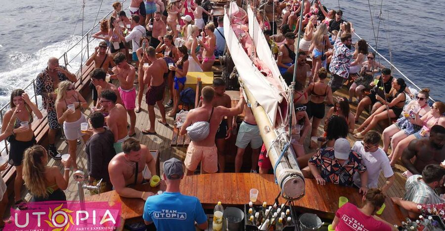 Tenerife: Boat Party with Open Bar and DJs - What kind of boat party is this?