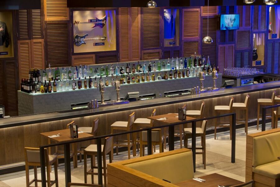 Tenerife: Hard Rock Cafe Set Menu Lunch or Dinner & Drink - Service can shape the evening