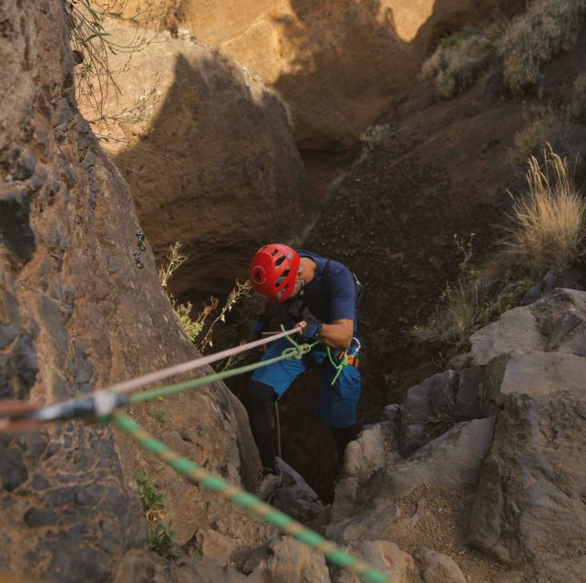 Tenerife: Los Arcos Canyoning Tour with Guide - The briefing and the first 22-meter rappel