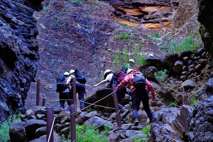 Tenerife : Masca ravine: Descent & boat trip - Reaching the cove below Los Gigantes